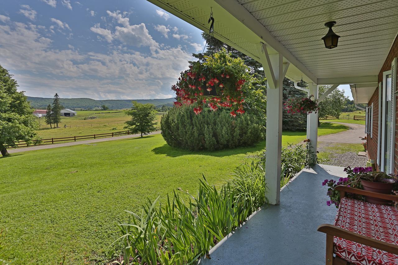 Ranch St-Hubert Bed and Breakfast Saint-Hermenegilde Exteriör bild